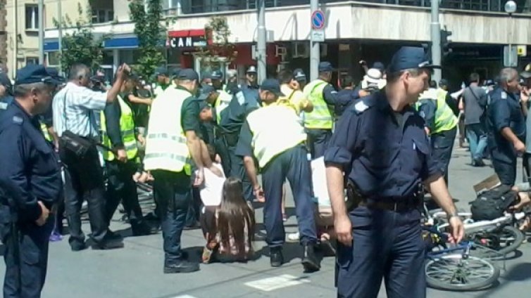 135 отведени в РПУ-та от началото на протестите 