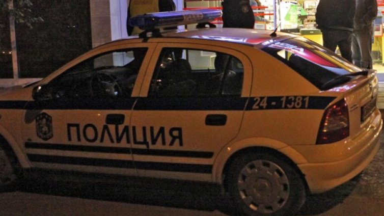 Мъж с маска нахлу с пистолет в магазин, взе 3 кутии цигари