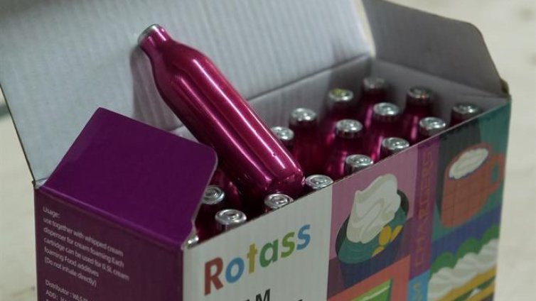 При акция: Полицията откри голямо количество райски газ в "Дружба"