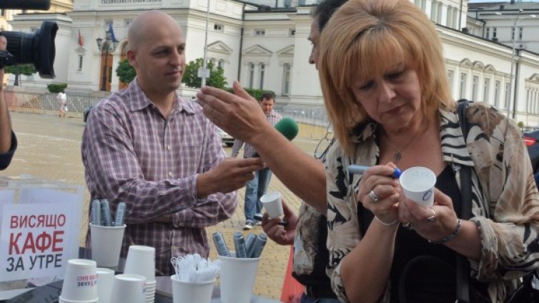 Деветото кафе – рехаво, но отново идейно