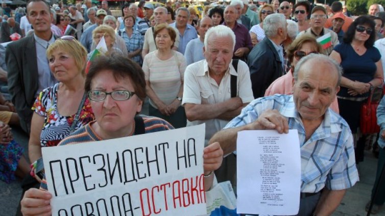 21 000 подписа събраха привържениците на Орешарски