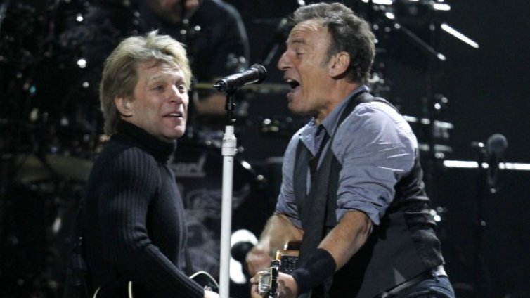 Бон Джоуви дари $1 млн. за пострадалите от бурята Санди