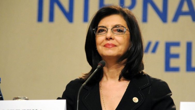 Кунева не вижда нищо страшно в предсрочен вот 