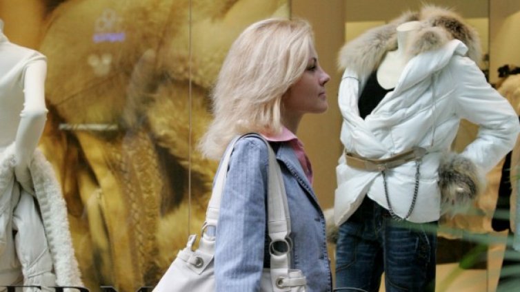 Богатите рускини все по-често предпочитат по-дискретно облекло