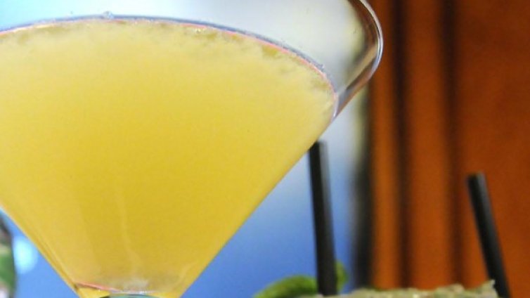 Спасиха пиян германец, канел се да скочи от покрив на хотел