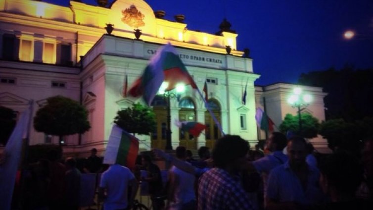Арести на снощния протест пред парламента