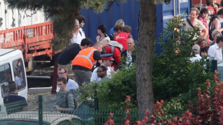 8 загинали при дерайлиране на влак във Франция