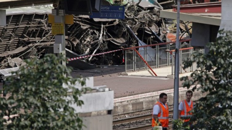 Дефектна метална част в жп стрелка причинила катастрофата във Франция 