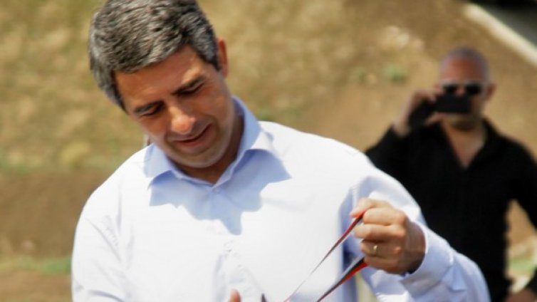 Плевнелиев притеснен: Ситуацията е много тежка!