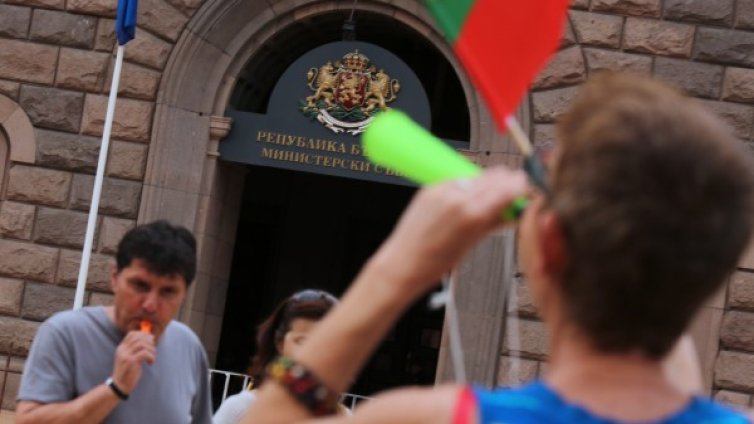 Новата протестна вълна не търси нови месии
