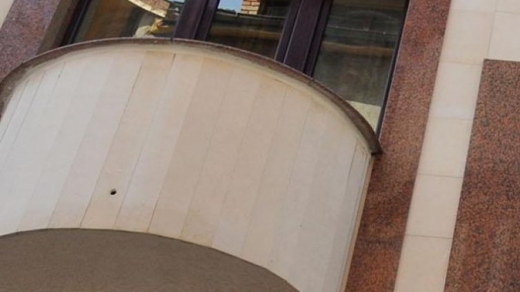 Унгарче счупи пета, прескачайки тераси