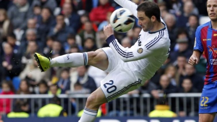 Игуаин склонил за Наполи