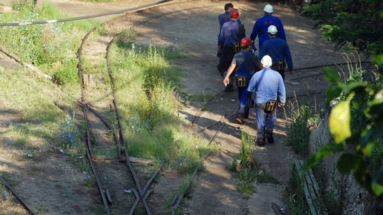 Издирването на миньорите продължава 10-и ден