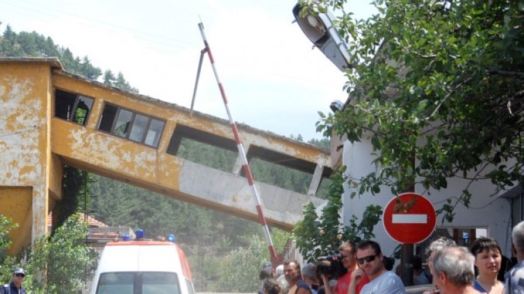 20 миньори още търсят затрупаните в &bdquo;Ораново&ldquo;