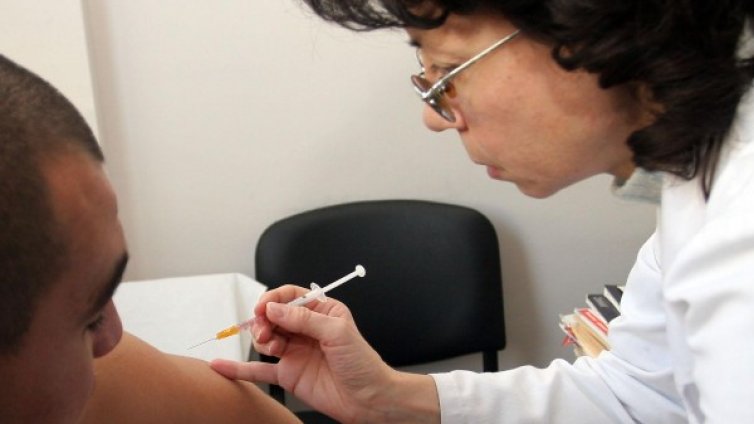 Лекарите &ndash; обратно в училищата и забавачките