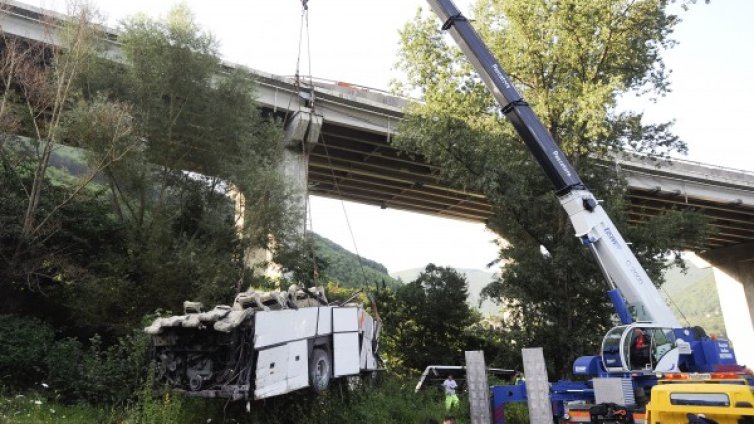 Национален траур в Италия след тежката автобусна катастрофа