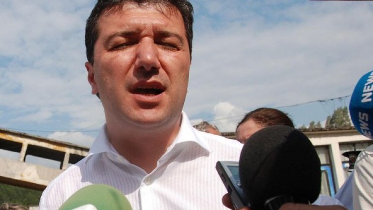 Стойнев съзря престъпна симбиоза в "Ораново"