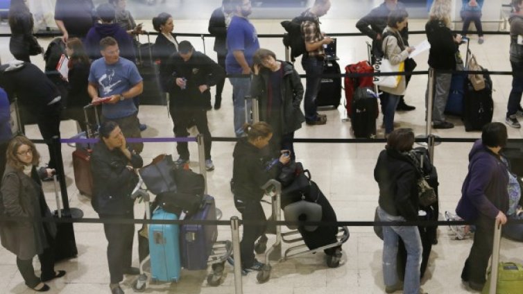 Лондон засили контрола над полетите към САЩ