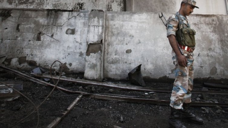 Десетки сирийски бунтовници убити край Дамаск