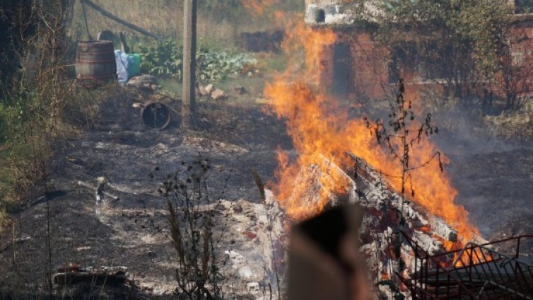 13 пожара са гасили огнеборци