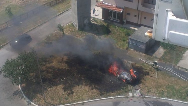 Кола се запали, пострадаха дете и две жени