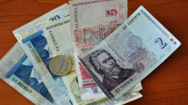 Бургазлийка даде 6000 лева на измамници 