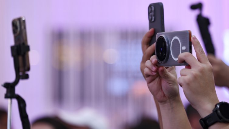 Заради ИИ: Ще скочат ли цените на смартфоните?