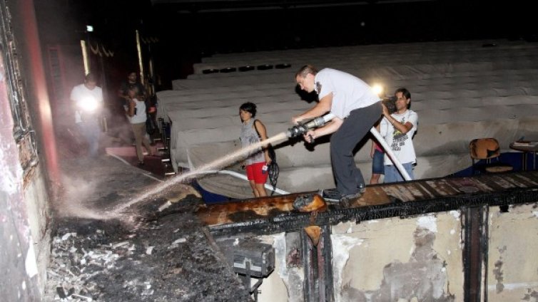 Сериозни щети е нанесъл пожарът в театъра в Пловдив