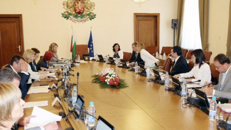 Лавина от смени във властта 