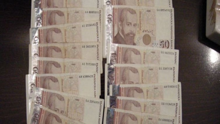 Баба даде $6000 на мним санитар във Врачанско