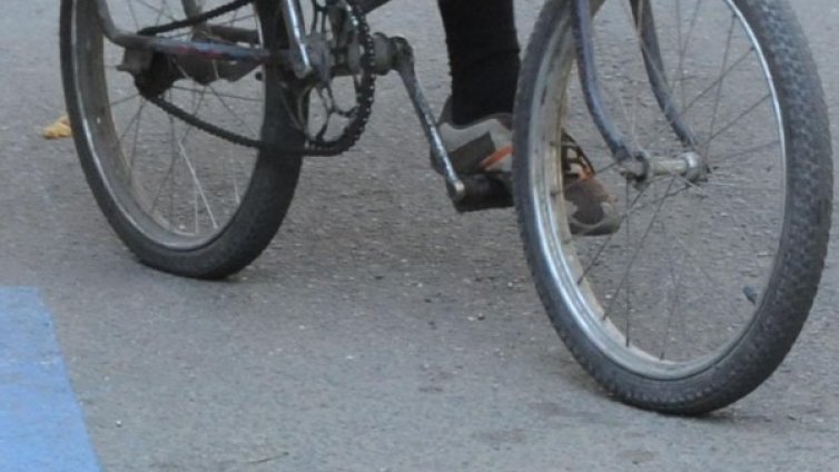 12-годишен велосипедист е с опасност за живота