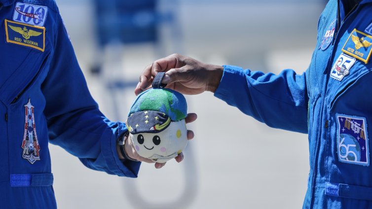 Учени предупреждават НАСА: Ще превърнете астронавтите в опитни зайчета