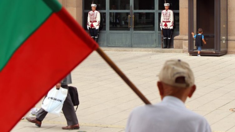 Протестиращи блокираха движението на пл. &bdquo;Независимост&rdquo;