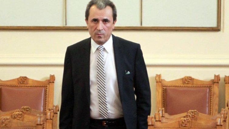 Депутатите от ГЕРБ посрещнаха с викове &bdquo;Оставка&ldquo; Орешарски 