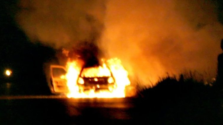 Запалиха автомобил на ловчанлийка