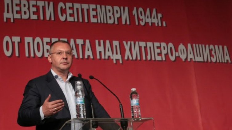 Ние не сме партия на властта и за властта, обясни Станишев