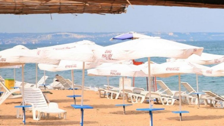 От днес безплатна сянка на Северния плаж в Бургас