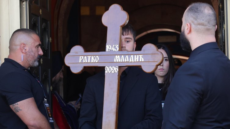 С удобна амнезия за зверствата, Сърбия погреба "Касапина от Босна" като герой ВИДЕО