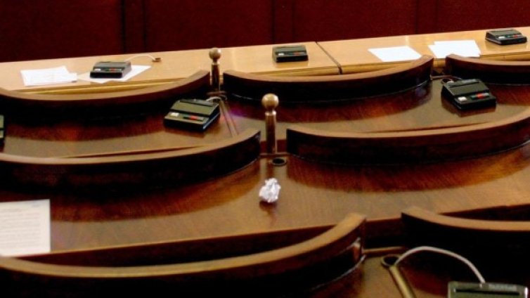 Политика или противопоставяне. Кое е водещото в парламента?
