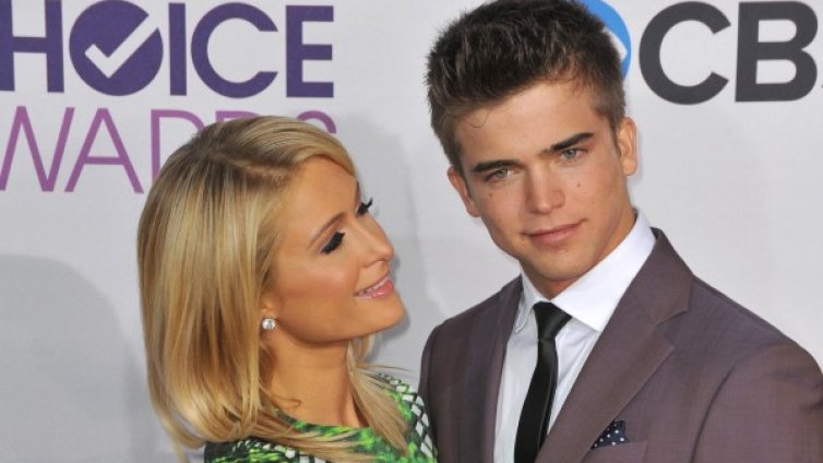 Парис Хилтън идва с гаджето