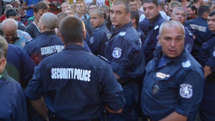 МВР дало извънредно 1.38 млн. за охрана на протестите 