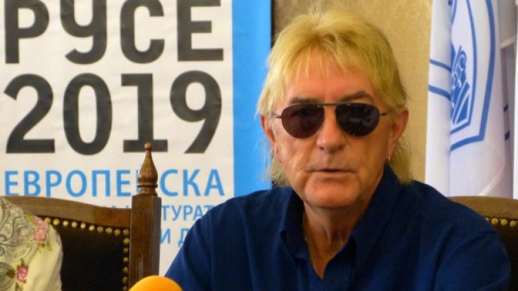 Джон Лоутън ще прави филм за Русе