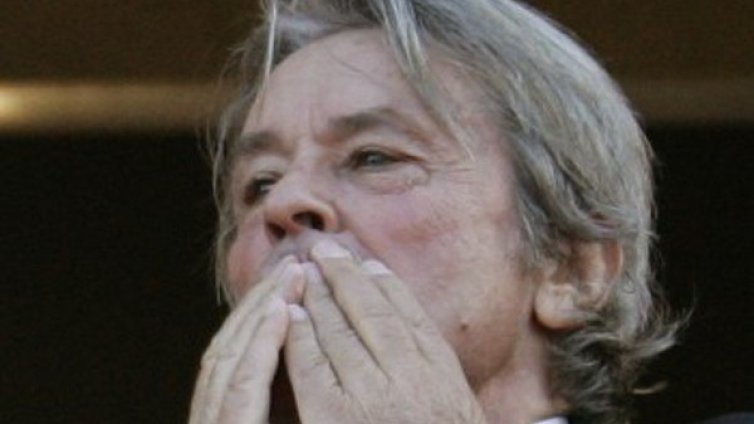 Аритмия вкара в болницата Ален Делон