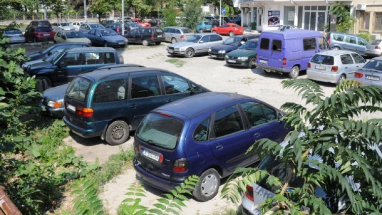   Купуваме си коли, но стари - над 15 години 