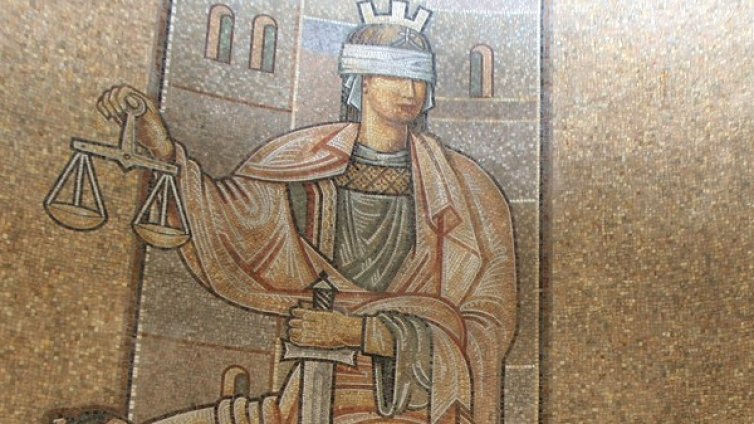 Условна присъда за мъжа, влачил куче с колата си