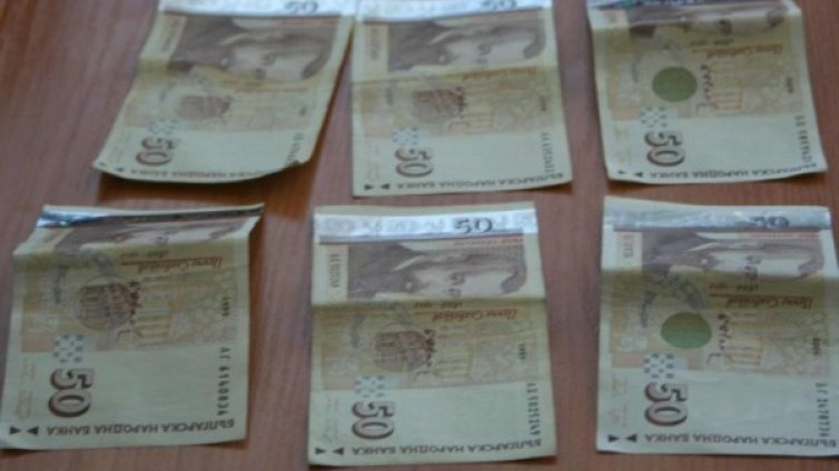 Бургаска баба даде 4 бона на телефонен измамник