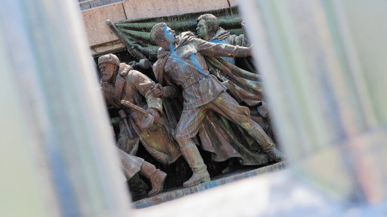 Изчезнаха части от Паметника на съветската армия, мистерия е къде са