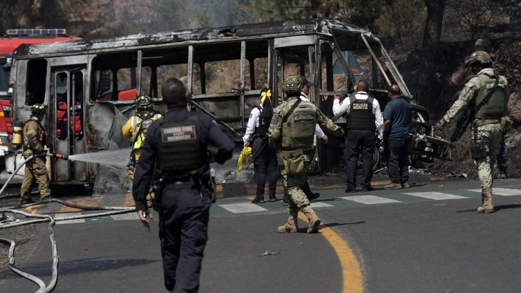 Мексико разположи 10 000 войници заради насилието след смъртта на наркобарона