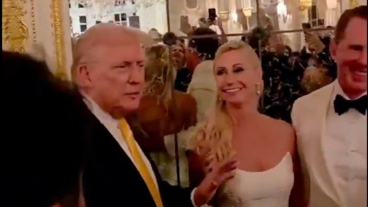 Тръмп се натресе на сватба и заобяснява кой ще го прати в рая ВИДЕО
