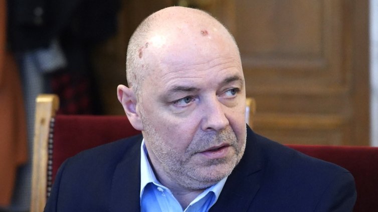 Някой е спестил 100 лв., а обществото ще плаща по 9 хил. лв. за лечението след ботулинов токсин